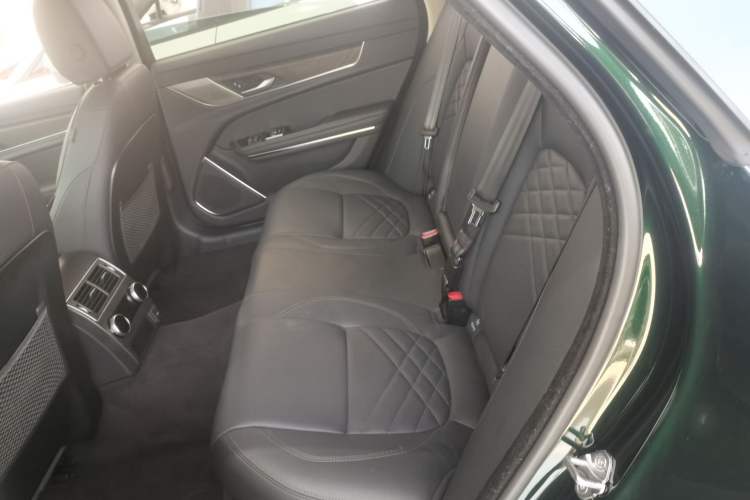 Used Jaguar XFL 2021 XFL 2.0T P250 Two-Wheel-Drive Luxury Deluxe Edition Left Rear Seat