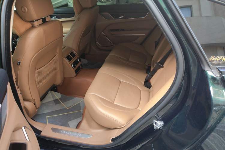 Used Jaguar XFL 2021 XFL 2.0T P250 Two-Wheel-Drive Luxury Deluxe Edition Left Rear Seat