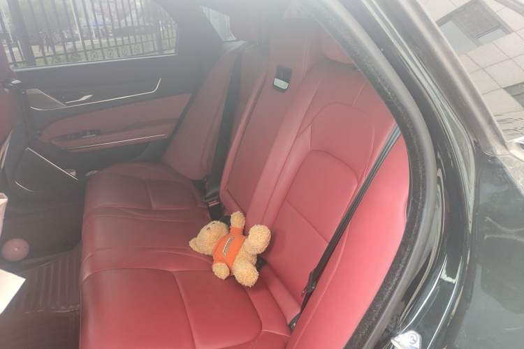 Used Jaguar XFL 2021 XFL 2.0T P250 All-Wheel-Drive Shimmering Black Sport Edition Left Rear Seat