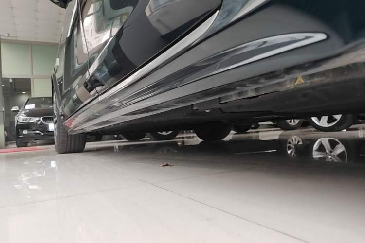 Used Jaguar XFL 2021 XFL 2.0T P250 Two-Wheel-Drive Elite Sport Edition Left Side Sill