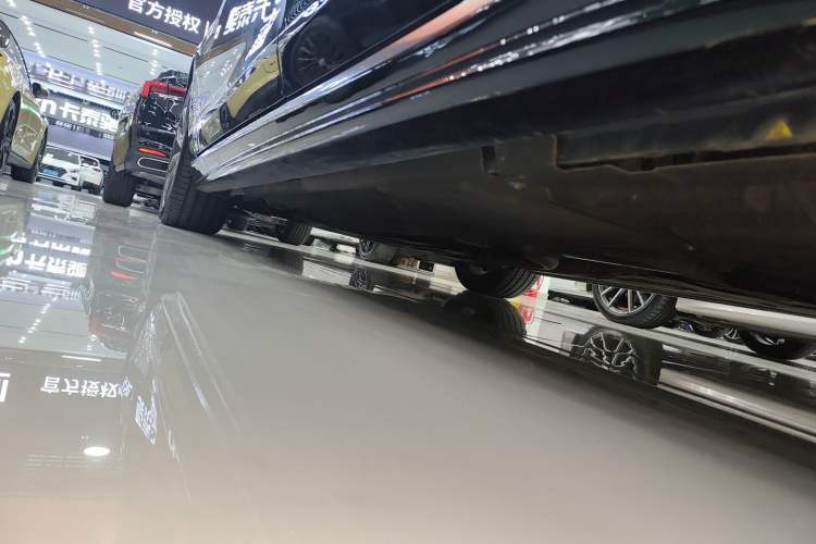 Used Jaguar XFL 2021 XFL 2.0T P250 Two-Wheel-Drive Elite Sport Edition Left Side Sill