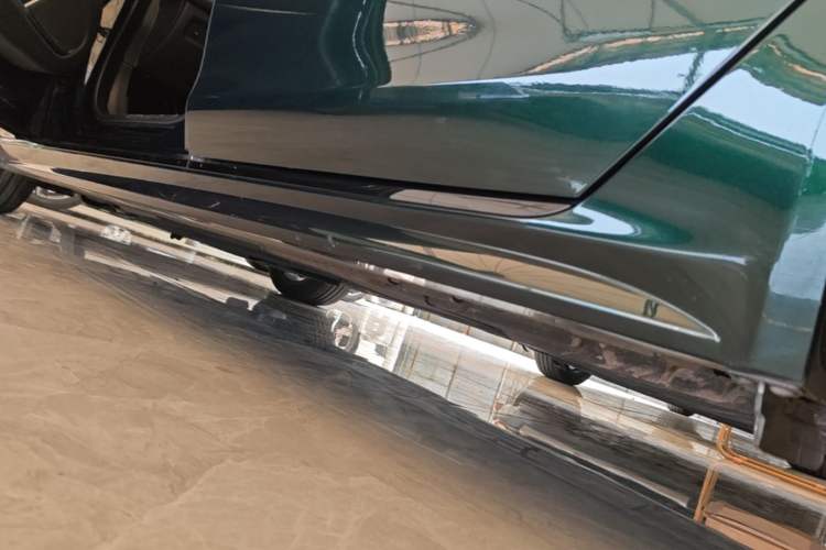 Used Jaguar XFL 2021 XFL 2.0T P250 All-Wheel-Drive Shimmering Black Sport Edition Left Side Sill