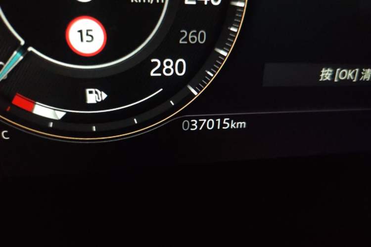 Used Jaguar XFL 2021 XFL 2.0T P300 All-Wheel-Drive Flagship Sport Edition Odometer Close Up