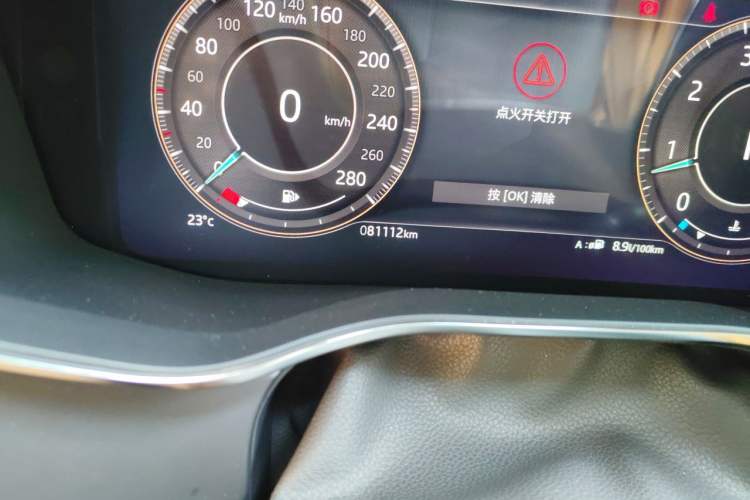 Used Jaguar XFL 2021 XFL 2.0T P250 Two-Wheel-Drive Luxury Deluxe Edition Odometer Close Up