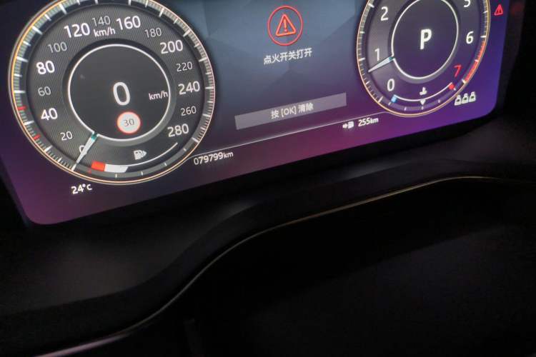 Used Jaguar XFL 2021 XFL 2.0T P250 Two-Wheel-Drive Luxury Deluxe Edition Odometer Close Up