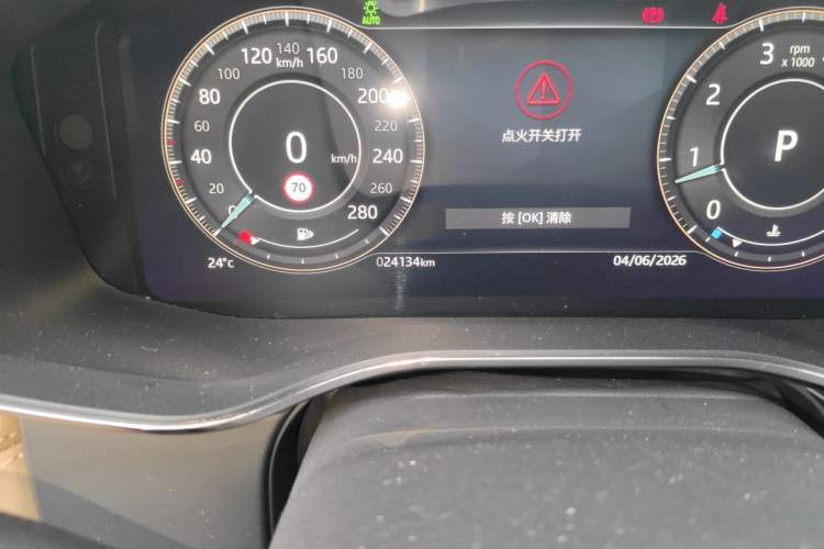 Used Jaguar XFL 2021 XFL 2.0T P250 Two-Wheel-Drive Luxury Deluxe Edition Odometer Close Up