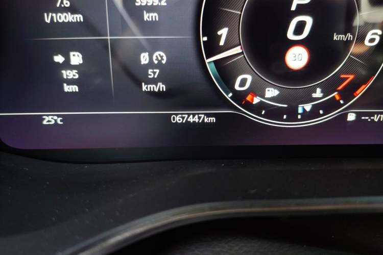 Used Jaguar XFL 2021 XFL 2.0T P250 Two-Wheel-Drive Elite Sport Edition Odometer Close Up