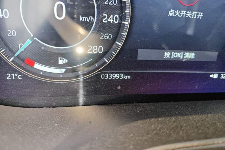 Used Jaguar XFL 2021 XFL 2.0T P200 Two-Wheel-Drive Elite Luxury Edition Odometer Close Up