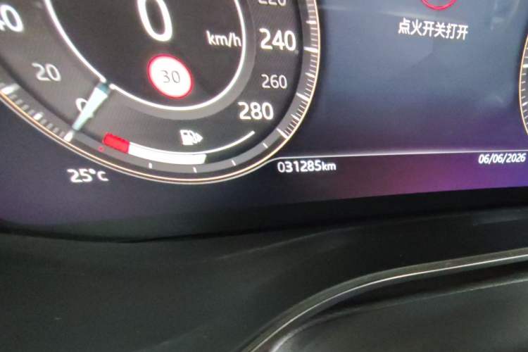 Used Jaguar XFL 2021 XFL 2.0T P250 Two-Wheel-Drive Elite Sport Edition Odometer Close Up