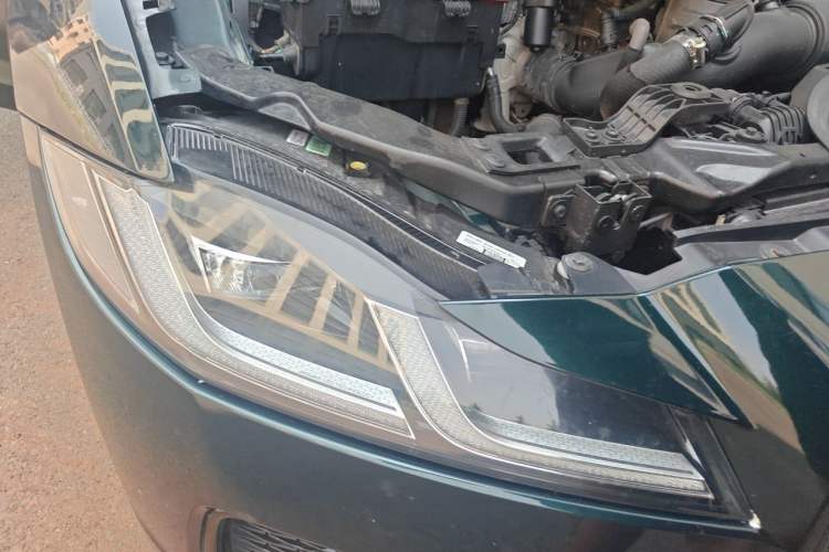 Used Jaguar XFL 2021 XFL 2.0T P250 All-Wheel-Drive Shimmering Black Sport Edition Right Front Headlight