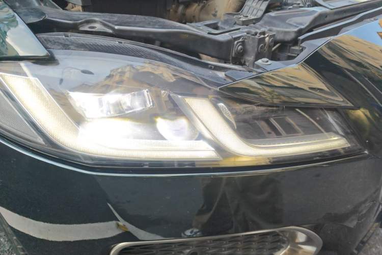 Used Jaguar XFL 2021 XFL 2.0T P250 Two-Wheel-Drive Luxury Deluxe Edition Right Front Headlight