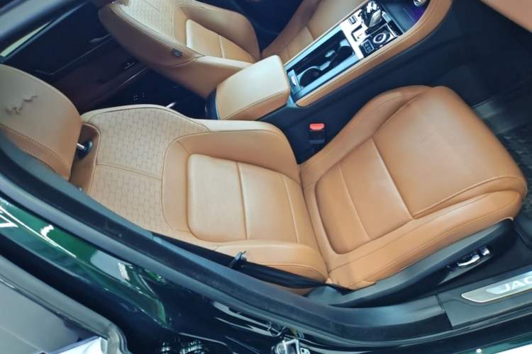 Used Jaguar XFL 2021 XFL 2.0T P300 All-Wheel-Drive Flagship Sport Edition Right Front Seat