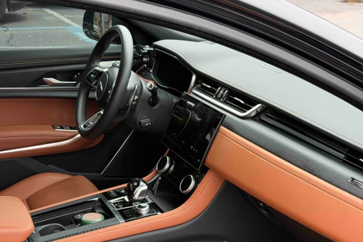 Used Jaguar XFL 2021 XFL 2.0T P250 Two-Wheel-Drive Elite Sport Edition Right Front Seat