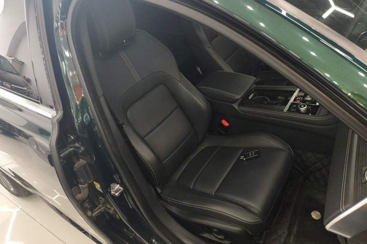 Used Jaguar XFL 2021 XFL 2.0T P250 Two-Wheel-Drive Elite Sport Edition Right Front Seat