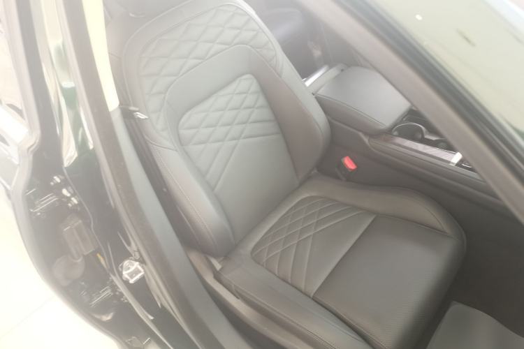 Used Jaguar XFL 2021 XFL 2.0T P250 Two-Wheel-Drive Luxury Deluxe Edition Right Front Seat