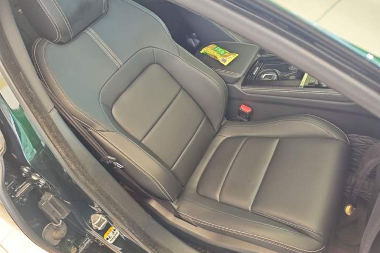 Used Jaguar XFL 2021 XFL 2.0T P250 All-Wheel-Drive Shimmering Black Sport Edition Right Front Seat