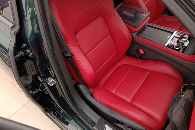 Used Jaguar XFL 2021 XFL 2.0T P250 All-Wheel-Drive Shimmering Black Sport Edition Right Front Seat