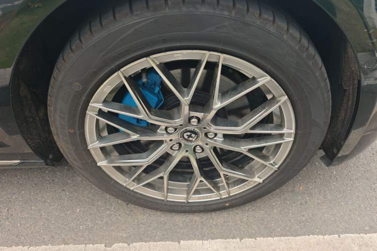 Used Jaguar XFL 2021 XFL 2.0T P200 Two-Wheel-Drive Elite Luxury Edition Right Front Wheel Hub