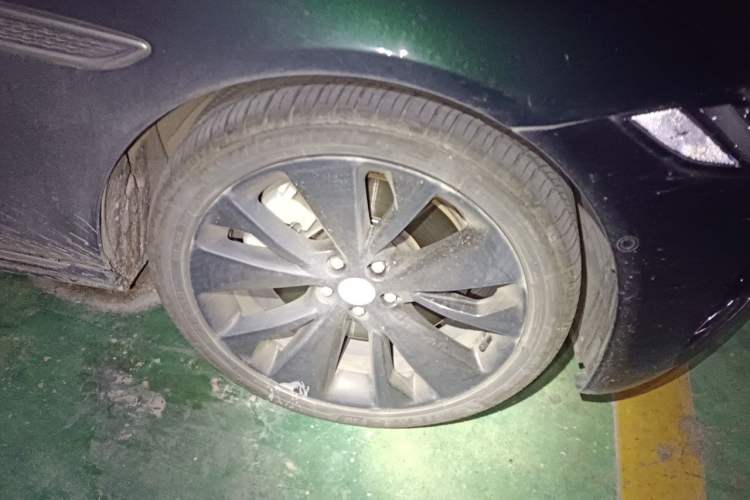 Used Jaguar XFL 2021 XFL 2.0T P300 All-Wheel-Drive Flagship Sport Edition Right Front Wheel Hub