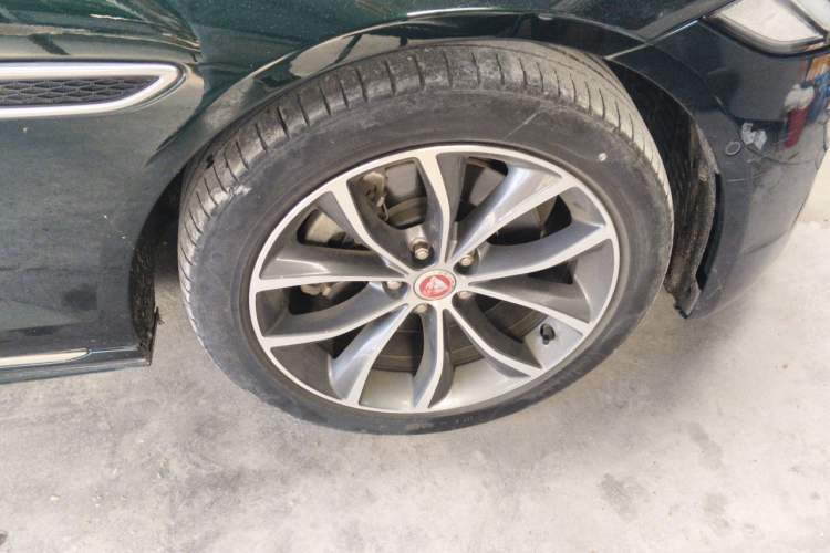Used Jaguar XFL 2021 XFL 2.0T P250 Two-Wheel-Drive Elite Sport Edition Right Front Wheel Hub