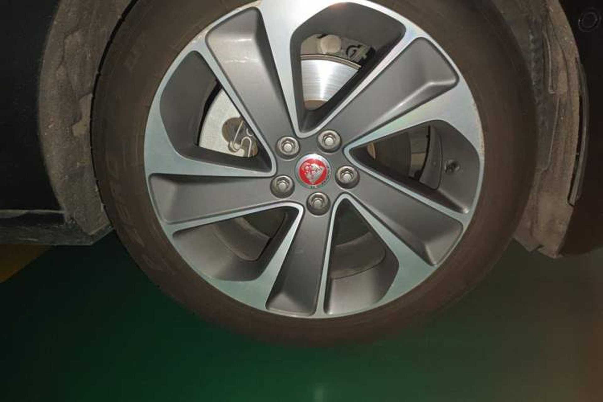 Used Jaguar XFL 2021 XFL 2.0T P200 Two-Wheel-Drive Elite Luxury Edition Right Front Wheel Hub