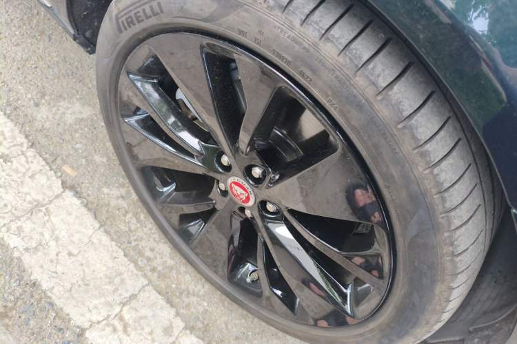 Used Jaguar XFL 2021 XFL 2.0T P300 All-Wheel-Drive Flagship Sport Edition Right Front Wheel Hub