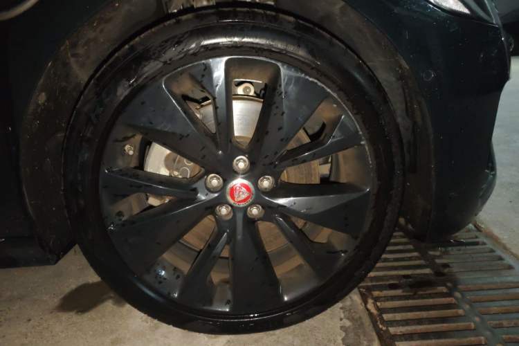 Used Jaguar XFL 2021 XFL 2.0T P300 All-Wheel-Drive Flagship Sport Edition Right Front Wheel Hub