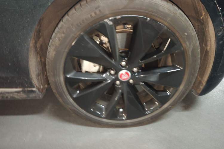 Used Jaguar XFL 2021 XFL 2.0T P300 All-Wheel-Drive Flagship Sport Edition Right Front Wheel Hub