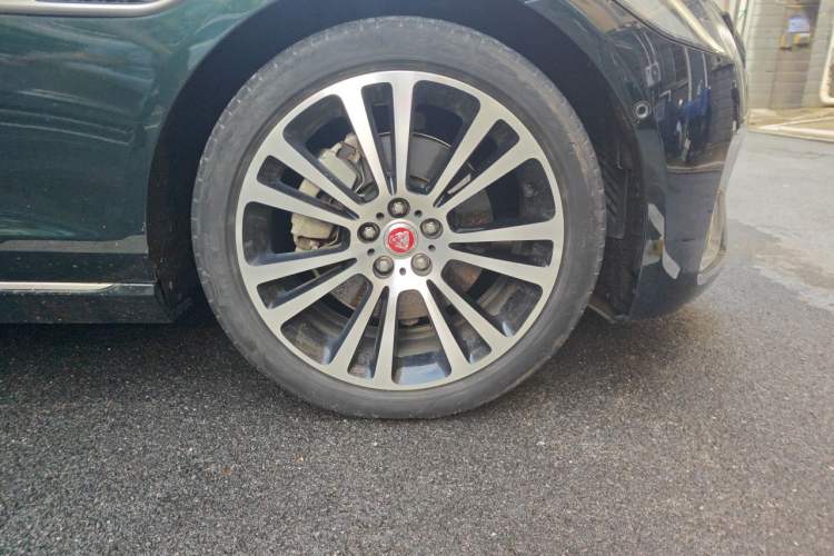 Used Jaguar XFL 2021 XFL 2.0T P250 Two-Wheel-Drive Luxury Deluxe Edition Right Front Wheel Hub