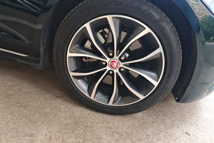 Used Jaguar XFL 2021 XFL 2.0T P250 Two-Wheel-Drive Elite Sport Edition Right Front Wheel Hub