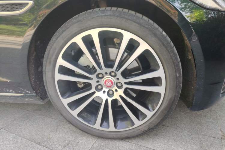 Used Jaguar XFL 2021 XFL 2.0T P250 Two-Wheel-Drive Luxury Deluxe Edition Right Front Wheel Hub