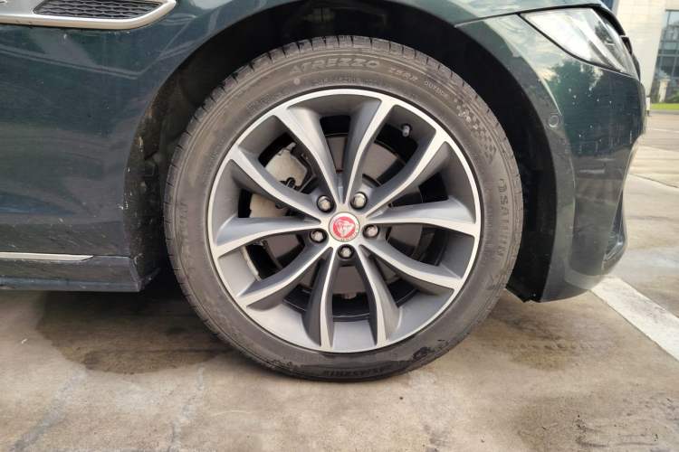 Used Jaguar XFL 2021 XFL 2.0T P250 Two-Wheel-Drive Elite Sport Edition Right Front Wheel Hub