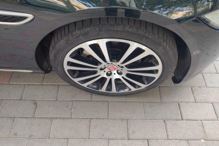 Used Jaguar XFL 2021 XFL 2.0T P250 Two-Wheel-Drive Luxury Deluxe Edition Right Front Wheel Hub
