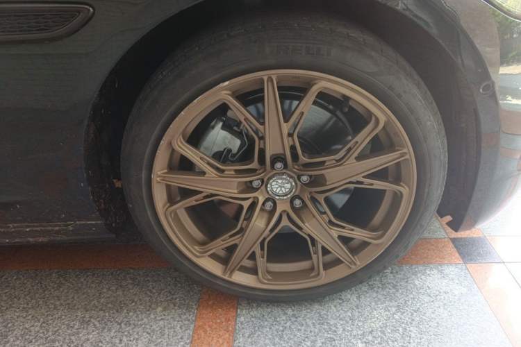 Used Jaguar XFL 2021 XFL 2.0T P250 Two-Wheel-Drive Elite Sport Edition Right Front Wheel Hub