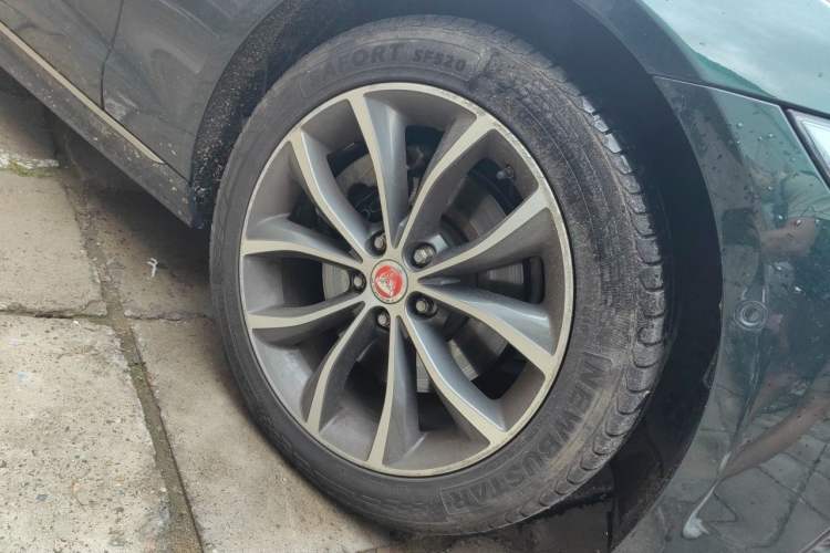 Used Jaguar XFL 2021 XFL 2.0T P250 Two-Wheel-Drive Elite Sport Edition Right Front Wheel Hub