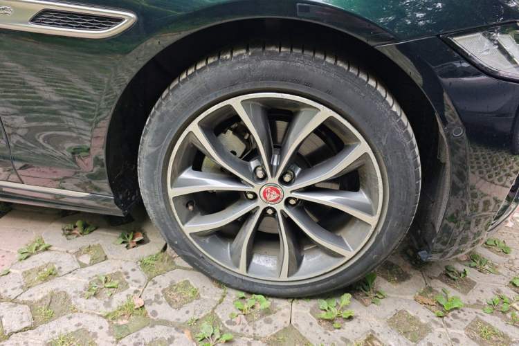 Used Jaguar XFL 2021 XFL 2.0T P250 Two-Wheel-Drive Elite Sport Edition Right Front Wheel Hub