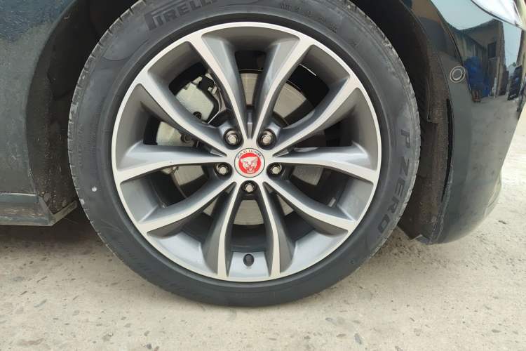 Used Jaguar XFL 2021 XFL 2.0T P250 Two-Wheel-Drive Elite Sport Edition Right Front Wheel Hub