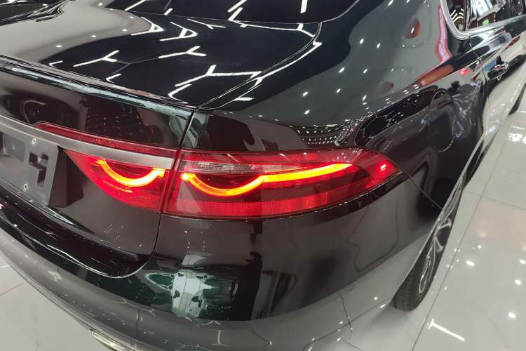 Used Jaguar XFL 2021 XFL 2.0T P250 Two-Wheel-Drive Elite Sport Edition Right Rear Taillight