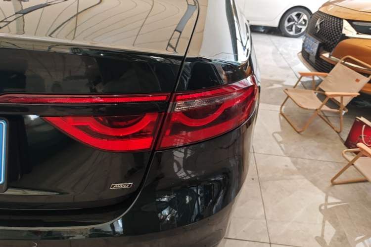 Used Jaguar XFL 2021 XFL 2.0T P250 All-Wheel-Drive Shimmering Black Sport Edition Right Rear Taillight