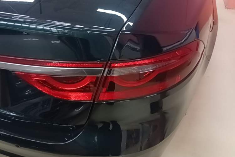 Used Jaguar XFL 2021 XFL 2.0T P200 Two-Wheel-Drive Elite Luxury Edition Right Rear Taillight