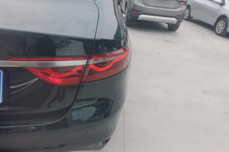 Used Jaguar XFL 2021 XFL 2.0T P200 Two-Wheel-Drive Elite Luxury Edition Right Rear Taillight