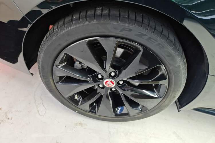 Used Jaguar XFL 2021 XFL 2.0T P300 All-Wheel-Drive Flagship Sport Edition Right Rear Wheel Hub