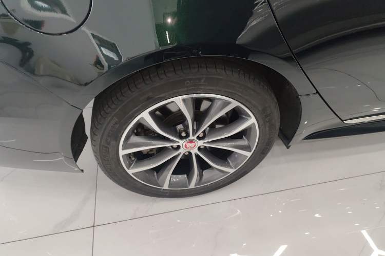 Used Jaguar XFL 2021 XFL 2.0T P250 Two-Wheel-Drive Elite Sport Edition Right Rear Wheel Hub