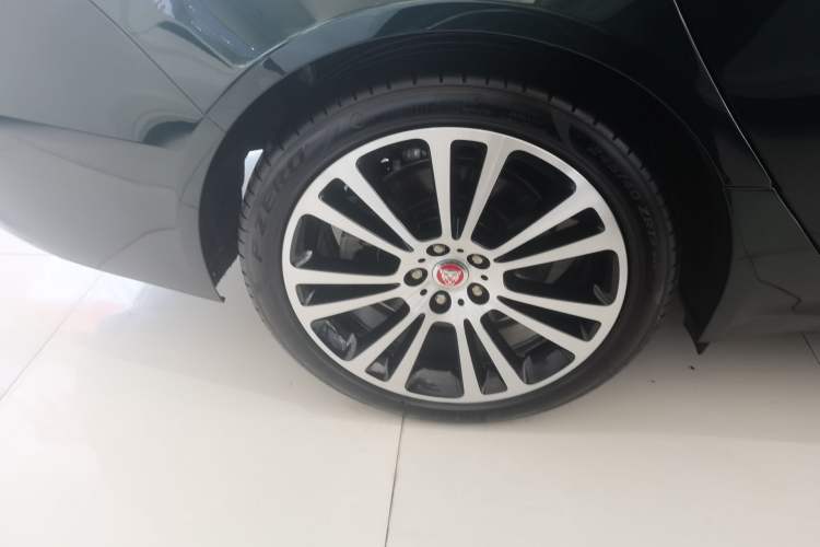 Used Jaguar XFL 2021 XFL 2.0T P250 Two-Wheel-Drive Luxury Deluxe Edition Right Rear Wheel Hub