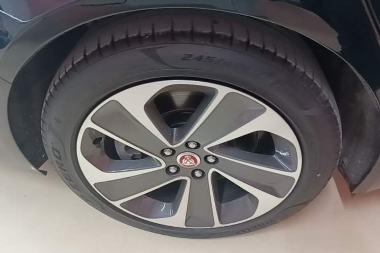 Used Jaguar XFL 2021 XFL 2.0T P200 Two-Wheel-Drive Elite Luxury Edition Right Rear Wheel Hub