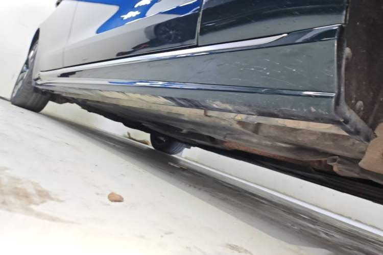 Used Jaguar XFL 2021 XFL 2.0T P300 All-Wheel-Drive Flagship Sport Edition Right Side Sill