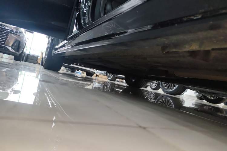 Used Jaguar XFL 2021 XFL 2.0T P250 Two-Wheel-Drive Elite Sport Edition Right Side Sill