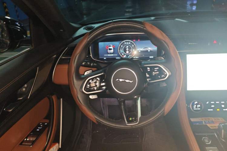 Used Jaguar XFL 2021 XFL 2.0T P250 Two-Wheel-Drive Elite Sport Edition Steering Wheel