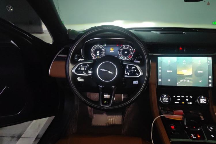 Used Jaguar XFL 2021 XFL 2.0T P250 All-Wheel-Drive Shimmering Black Sport Edition Steering Wheel