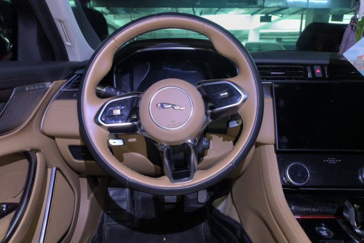 Used Jaguar XFL 2021 XFL 2.0T P250 Two-Wheel-Drive Luxury Deluxe Edition Steering Wheel